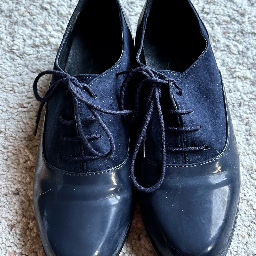 Aldo Navy lace up flats/oxfords, size 7